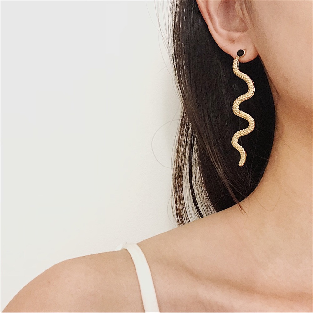 UO Style Snake Drop Earrings - Picture 5 of 6
